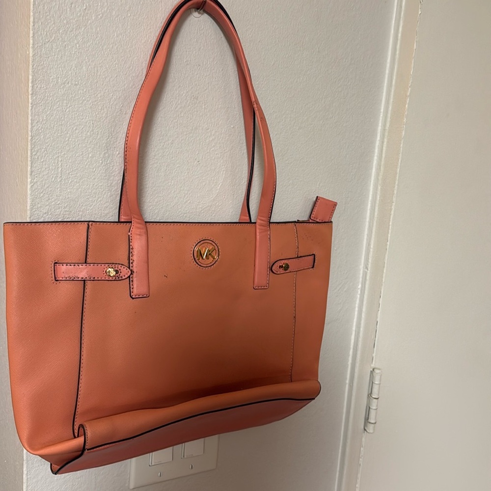 AUTHENTIC: Pink Michael Kors Purse